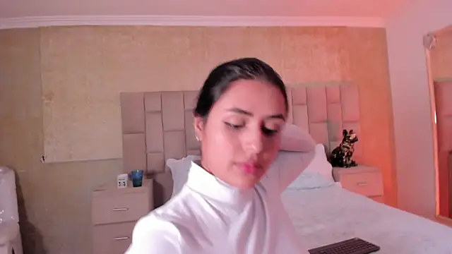 EmmaTorres  online show from December 30, 8:25 pm