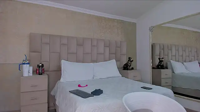 EmmaTorres  online show from January 21, 8:32 pm