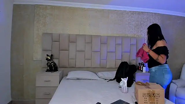 EmmaTorres  online show from March 12, 9:45 pm