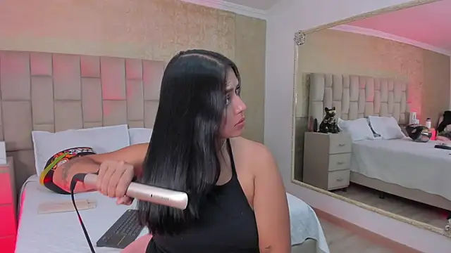 EmmaTorres  online show from March 19, 8:43 pm