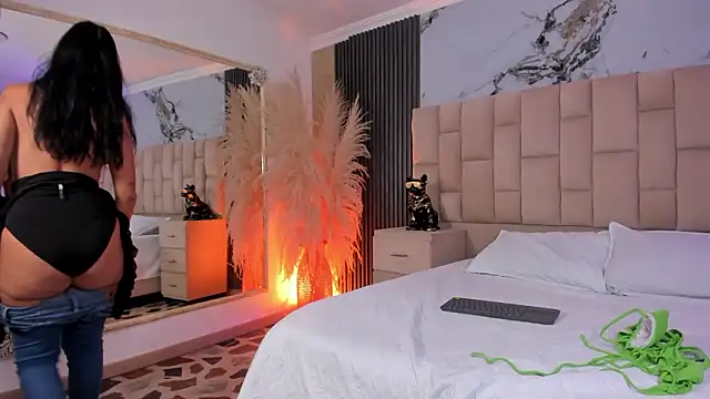 EmmaTorres  online show from March 6, 9:55 pm