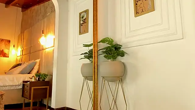 AlessiaLondon online show from January 9, 6:59 am