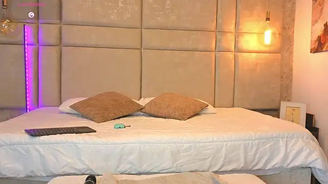 AlessiaLondon online show from October 8, 3:59 am