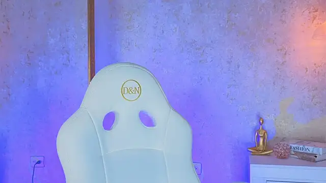 Snapshot of AlessiaLondon chatting on December 16, 2:49 am AlessiaLondon online show from December 16, 2:49 am