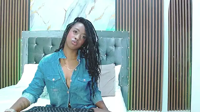 Snapshot of AshleyMontana chatting on December 21, 2:46 pm AshleyMontana online show from December 21, 2:46 pm