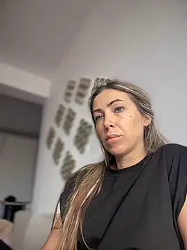 RaquelleDevon online show from April 8, 9:31 am