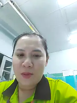 Snapshot of Benlla2802 chatting on December 5, 5:28 pm Benlla2802 online show from December 5, 5:28 pm