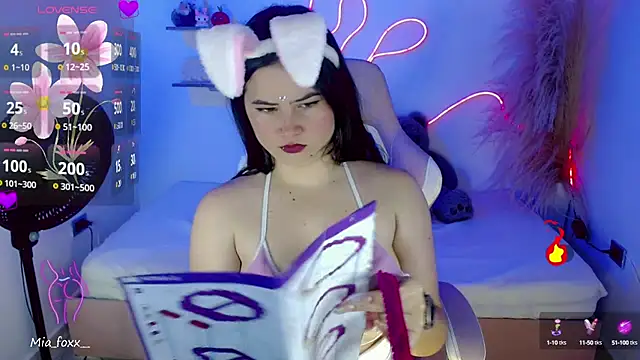 Mia foxx  online show from January 19, 12:06 am