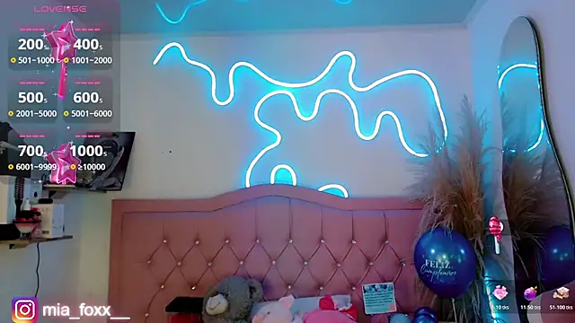 Mia foxx  online show from October 26, 10:04 pm