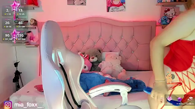 Mia foxx  online show from November 11, 9:04 pm