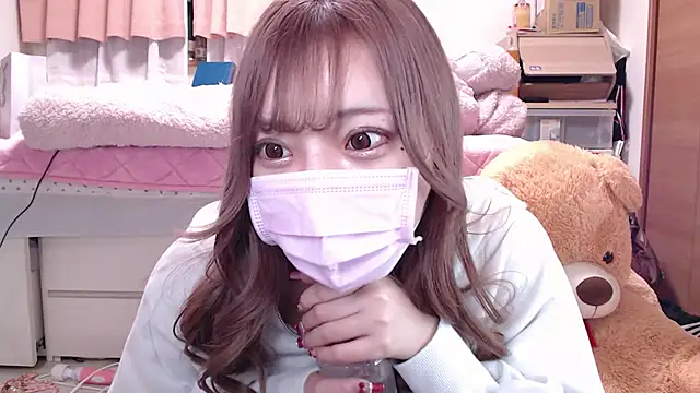 Snapshot of _chanMOMO_ chatting on December 18, 10:51 am chanMOMO online show from December 18, 10:51 am