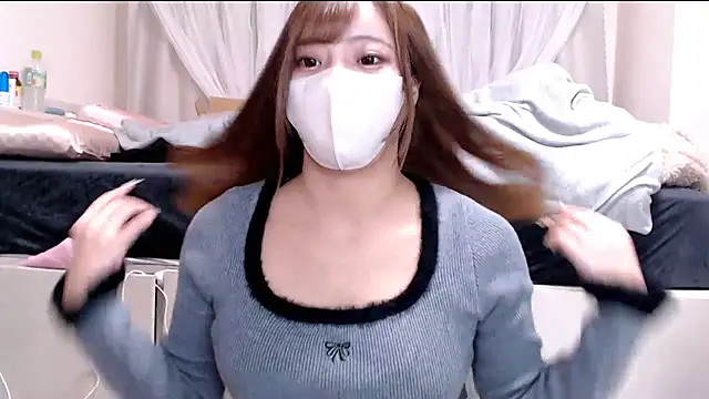 Snapshot of _chanMOMO_ chatting on February 2, 10:13 am chanMOMO online show from February 2, 10:13 am