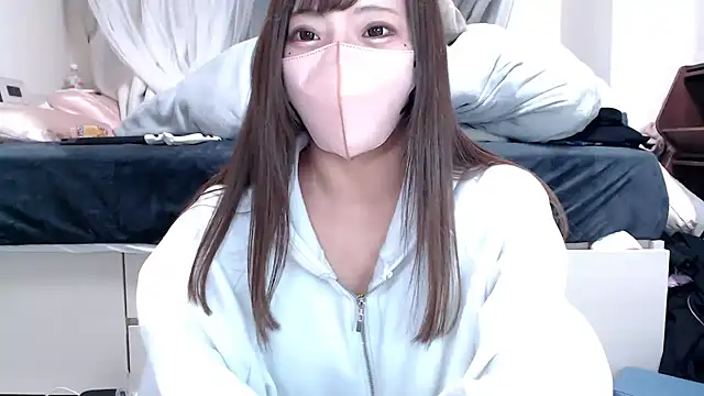 Snapshot of _chanMOMO_ chatting on March 5, 7:17 pm chanMOMO online show from March 5, 7:17 pm