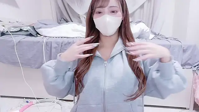 Snapshot of _chanMOMO_ chatting on October 7, 3:42 pm chanMOMO online show from October 7, 3:42 pm