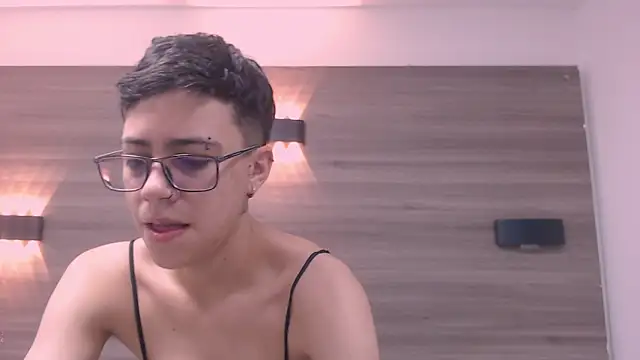 Cutie Shy  online show from January 17, 11:49 am
