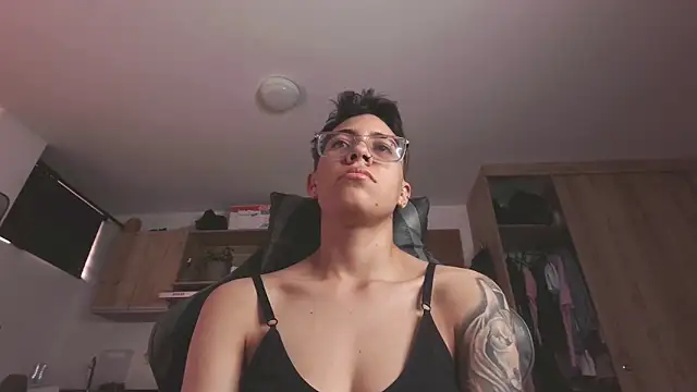 Cutie Shy  online show from June 4, 12:33 pm