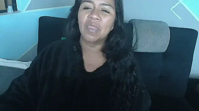Snapshot of saggil23 chatting on July 4, 10:10 am saggil23 online show from July 4, 10:10 am