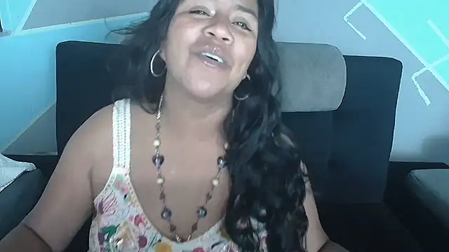 Snapshot of saggil23 chatting on July 5, 8:54 am saggil23 online show from July 5, 8:54 am