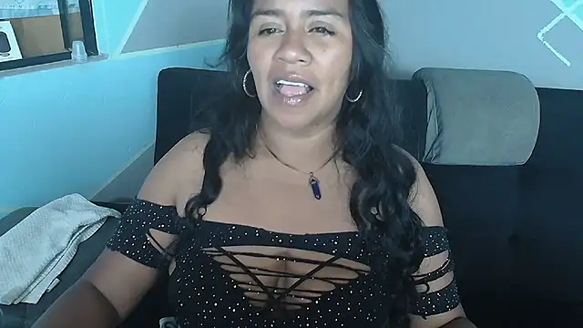 Snapshot of saggil23 chatting on July 7, 7:56 am saggil23 online show from July 7, 7:56 am