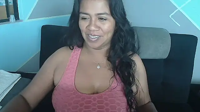 Snapshot of saggil23 chatting on July 12, 9:00 am saggil23 online show from July 12, 9:00 am