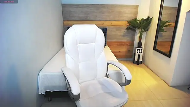 liseth fox online show from March 1, 6:00 pm