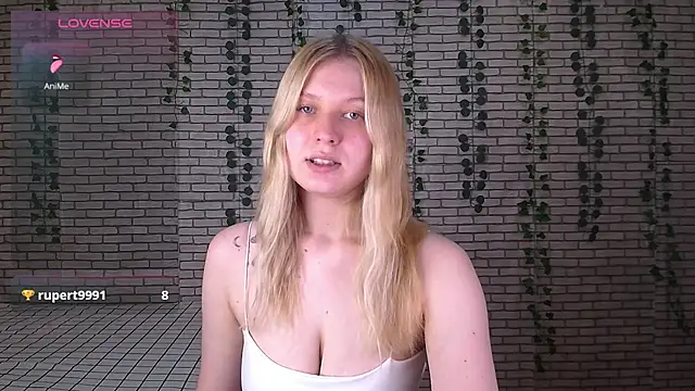 Snapshot of EmiliaDuchess chatting on October 13, 9:53 am EmiliaDuchess online show from October 13, 9:53 am