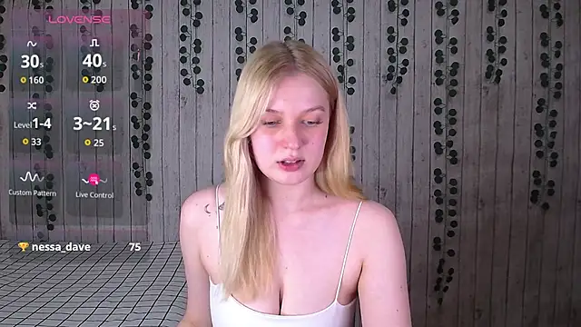 Snapshot of EmiliaDuchess chatting on October 23, 12:59 pm EmiliaDuchess online show from October 23, 12:59 pm