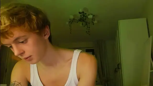 agelandreww online show from December 14, 3:39 pm