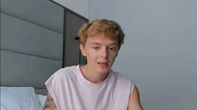 agelandreww online show from July 18, 12:31 pm