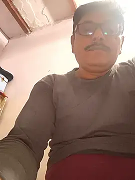 Snapshot of Srmotrs chatting on December 1, 6:57 pm Srmotrs online show from December 1, 6:57 pm