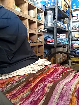 Snapshot of Srmotrs chatting on December 16, 6:18 am Srmotrs online show from December 16, 6:18 am