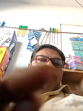 Snapshot of Srmotrs chatting on December 18, 6:19 am Srmotrs online show from December 18, 6:19 am