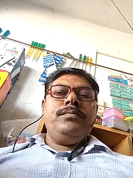 Snapshot of Srmotrs chatting on December 21, 7:15 am Srmotrs online show from December 21, 7:15 am