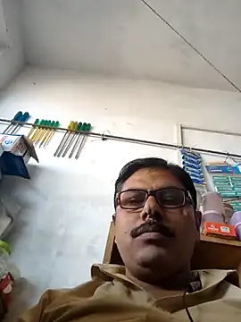 Snapshot of Srmotrs chatting on February 1, 7:18 am Srmotrs online show from February 1, 7:18 am