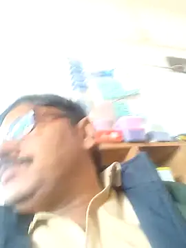 Snapshot of Srmotrs chatting on February 2, 6:12 am Srmotrs online show from February 2, 6:12 am