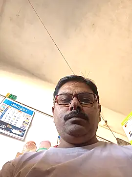 Snapshot of Srmotrs chatting on February 15, 8:24 am Srmotrs online show from February 15, 8:24 am