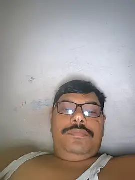 Snapshot of Srmotrs chatting on February 17, 2:30 am Srmotrs online show from February 17, 2:30 am