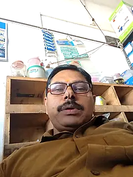 Snapshot of Srmotrs chatting on February 18, 6:31 am Srmotrs online show from February 18, 6:31 am