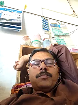 Snapshot of Srmotrs chatting on March 2, 7:15 am Srmotrs online show from March 2, 7:15 am