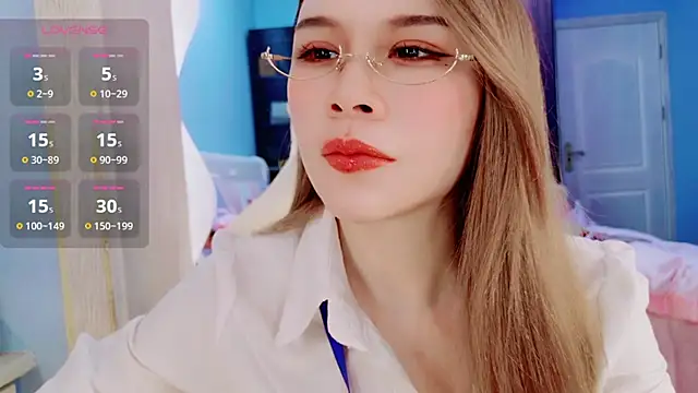 HU131452 online show from December 8, 8:15 pm