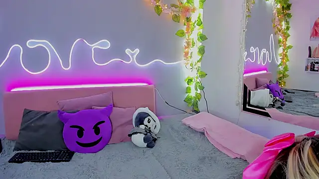 YouliteSllut2 online show from December 29, 1:13 am