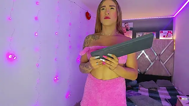 parejacaliente20154 online show from February 27, 1:05 am