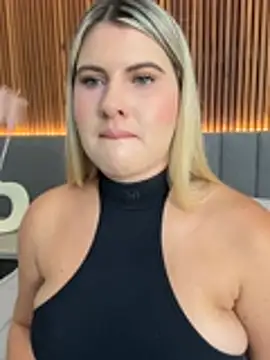 EmiilyAdams  online show from January 18, 8:23 pm