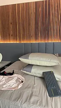 EmiilyAdams  online show from April 9, 10:04 pm