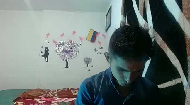 Snapshot of maria_and_angel chatting on December 14, 1:17 am maria and angel online show from December 14, 1:17 am