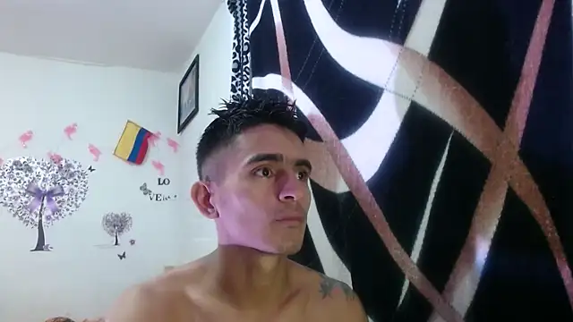 Snapshot of maria_and_angel chatting on December 29, 12:30 am maria and angel online show from December 29, 12:30 am