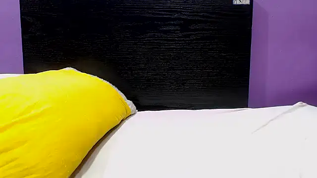 YELLOWBUSTYMELLONS online show from November 24, 5:29 am