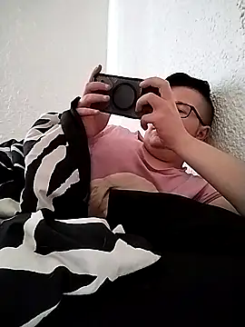 bisexualboy05 online show from September 20, 7:42 am