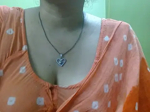 LOVERIAKOL online show from April 21, 3:39 pm