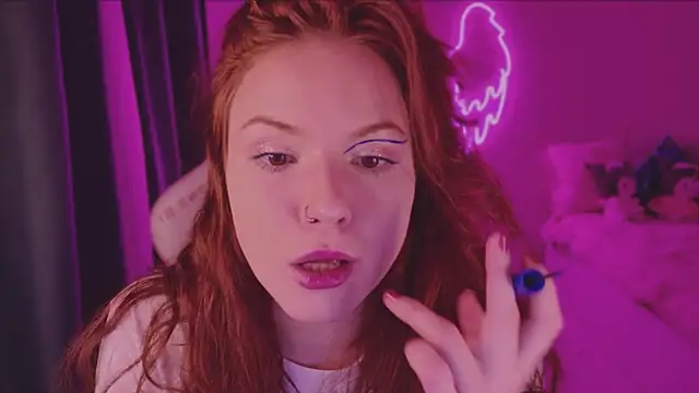 Snapshot of Elsie_Ginger chatting on December 14, 11:56 pm Elsie Ginger online show from December 14, 11:56 pm